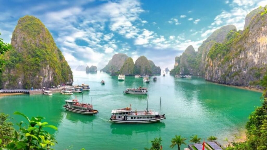 Hạ Long tháng nào đẹp để đi du thuyền và ngắm vịnh