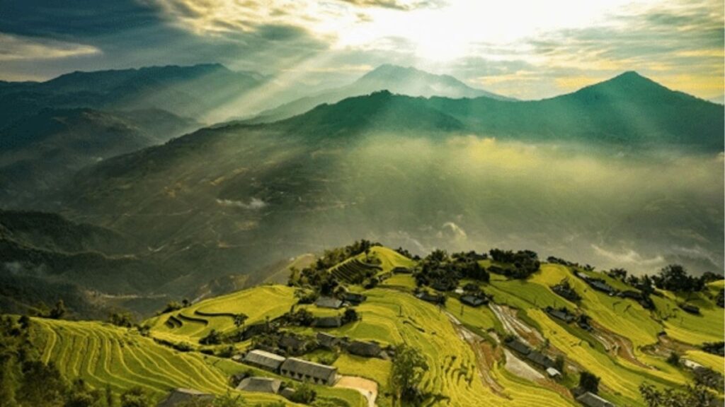 Sương mù trên đèo Mã Pí Lèng ảnh hưởng tầm nhìn